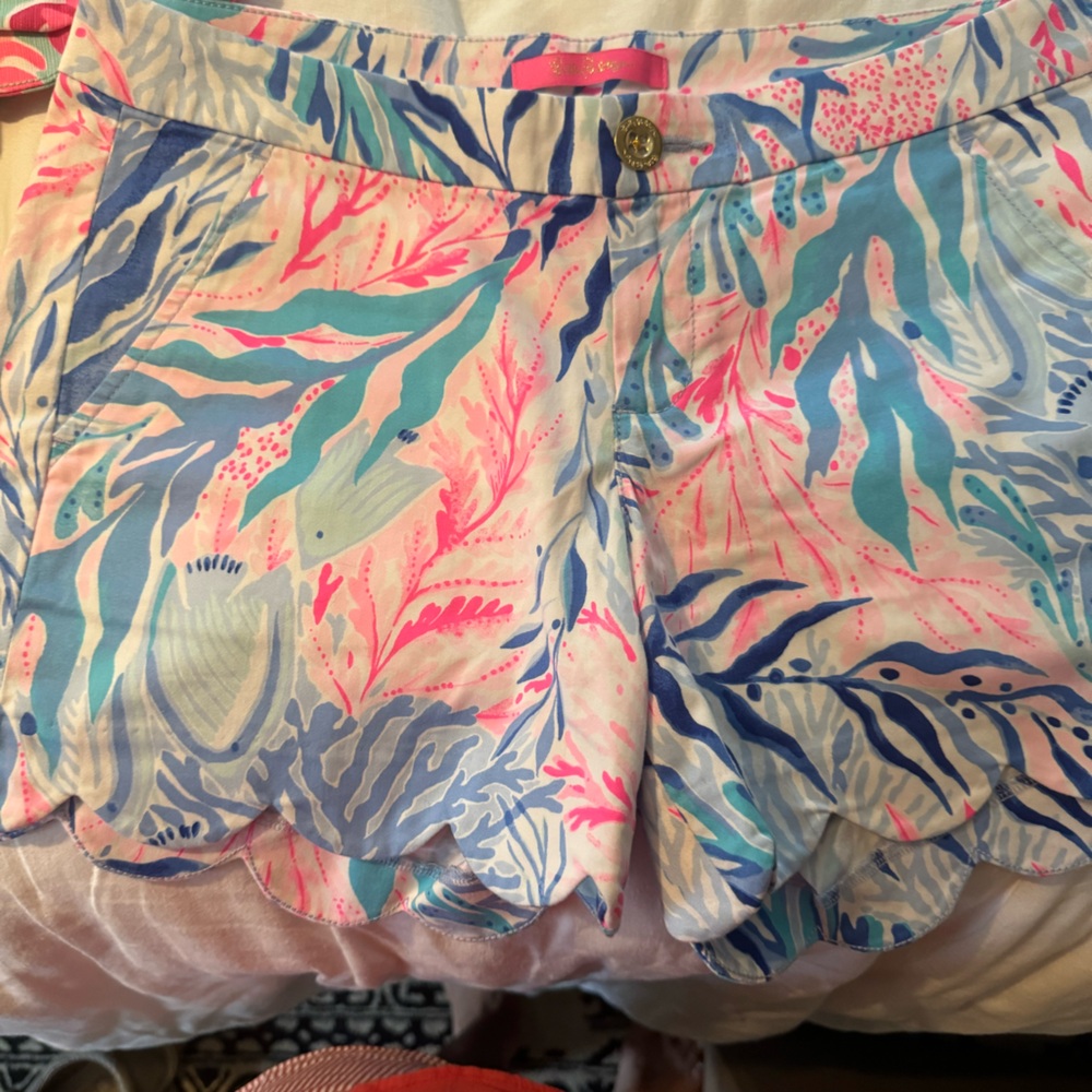 Lily Pulitzer Buttercup shorts size 4